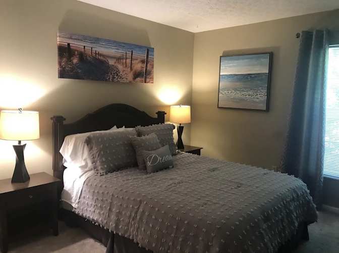 Dee's room