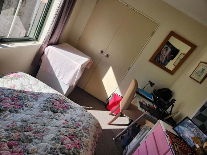 john lindesay's room
