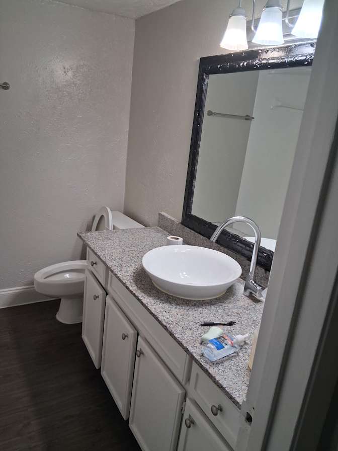 Omar  Taylor's room