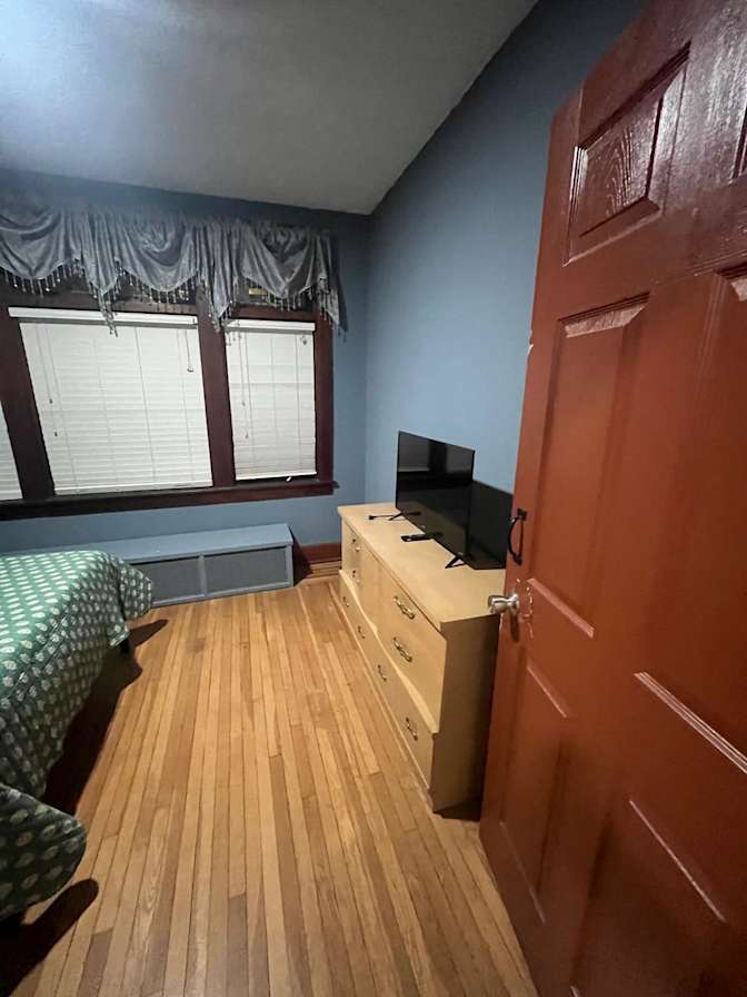 Rey's room