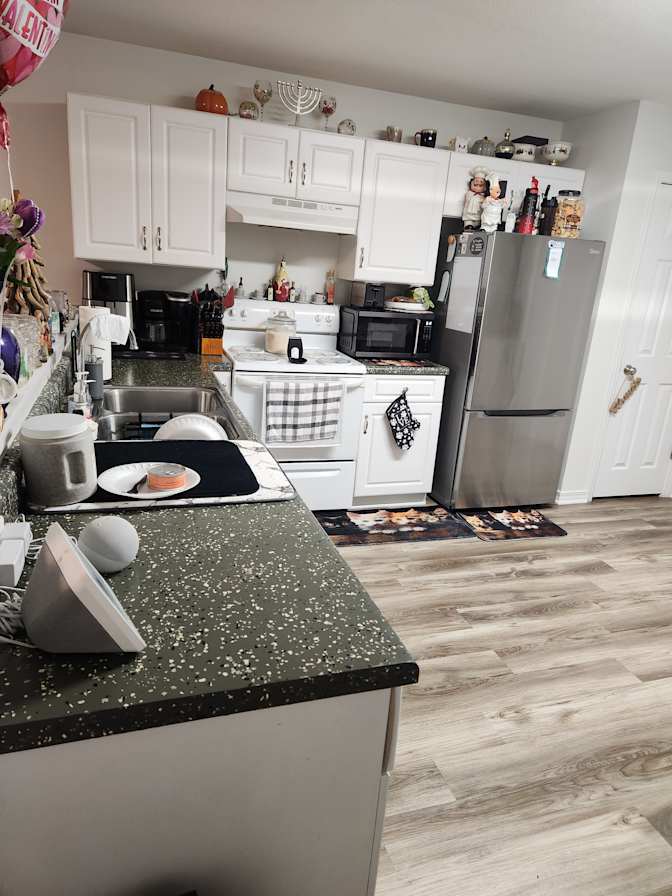 Robin Aviles's room