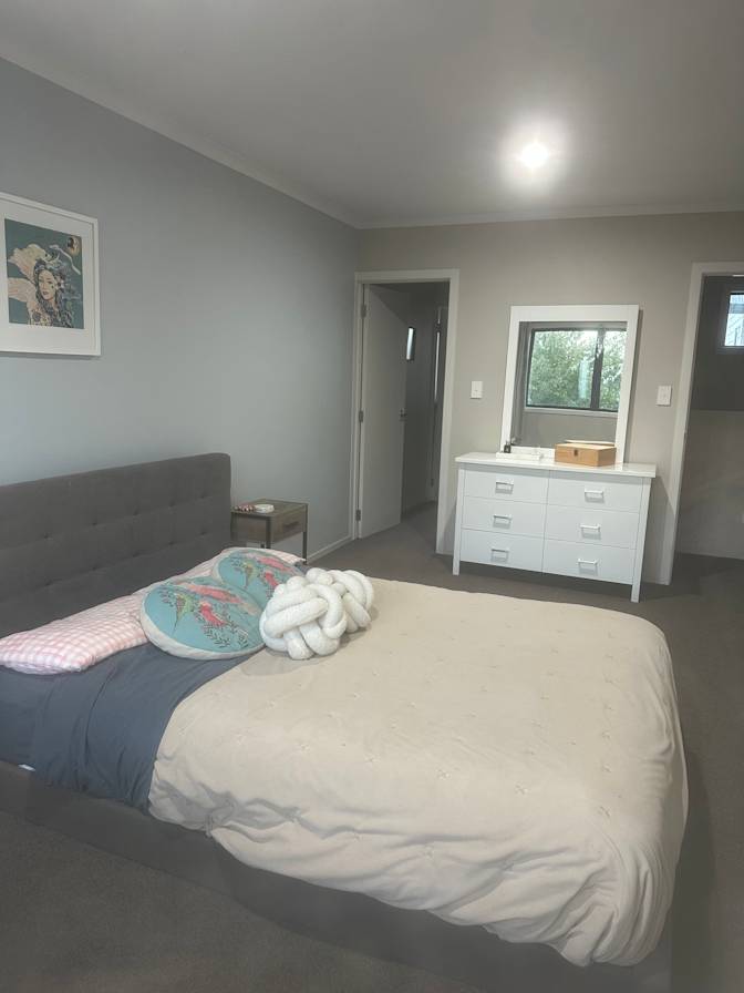 Naomi's room
