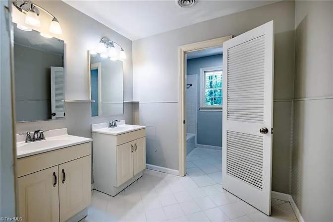 Alcove Rooms's room