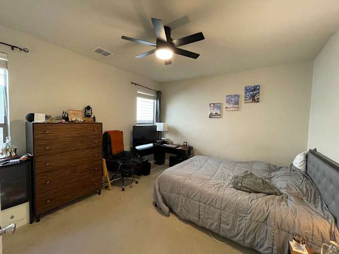 Yas's room