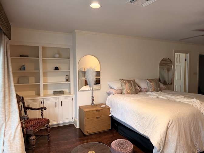 Menzelle Dedeaux's room