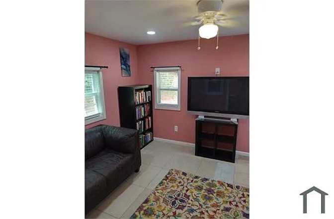 Alcove Rooms's room
