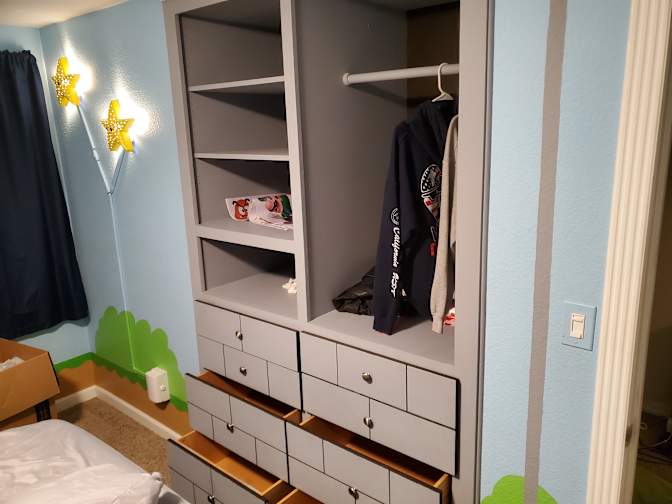 JORDAN J DREW's room
