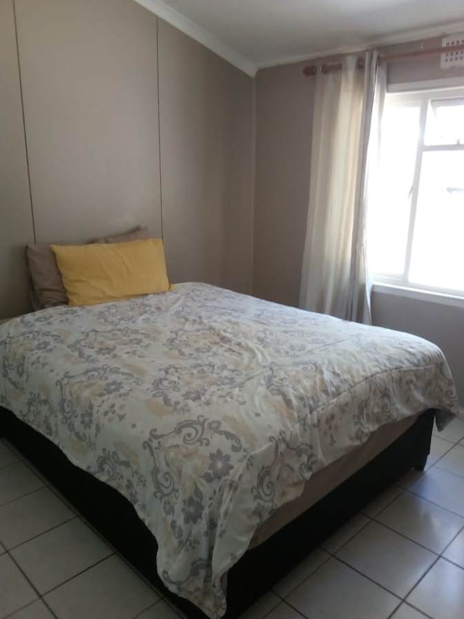 Ria Room's room