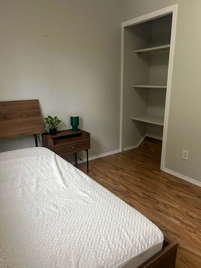 Jun's room