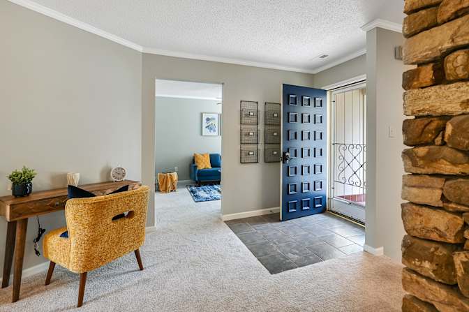 lifedoorrentals's room