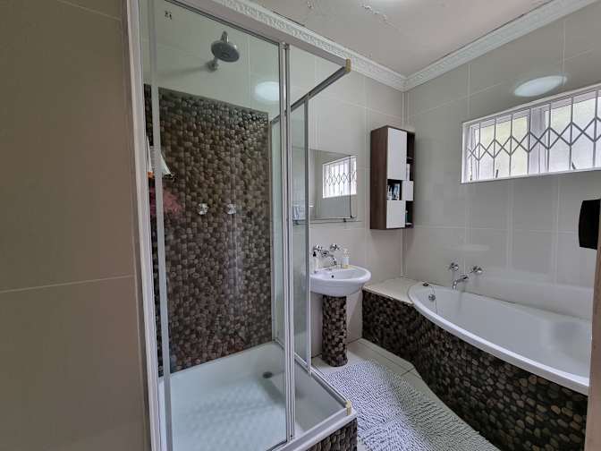 Noninzi's room