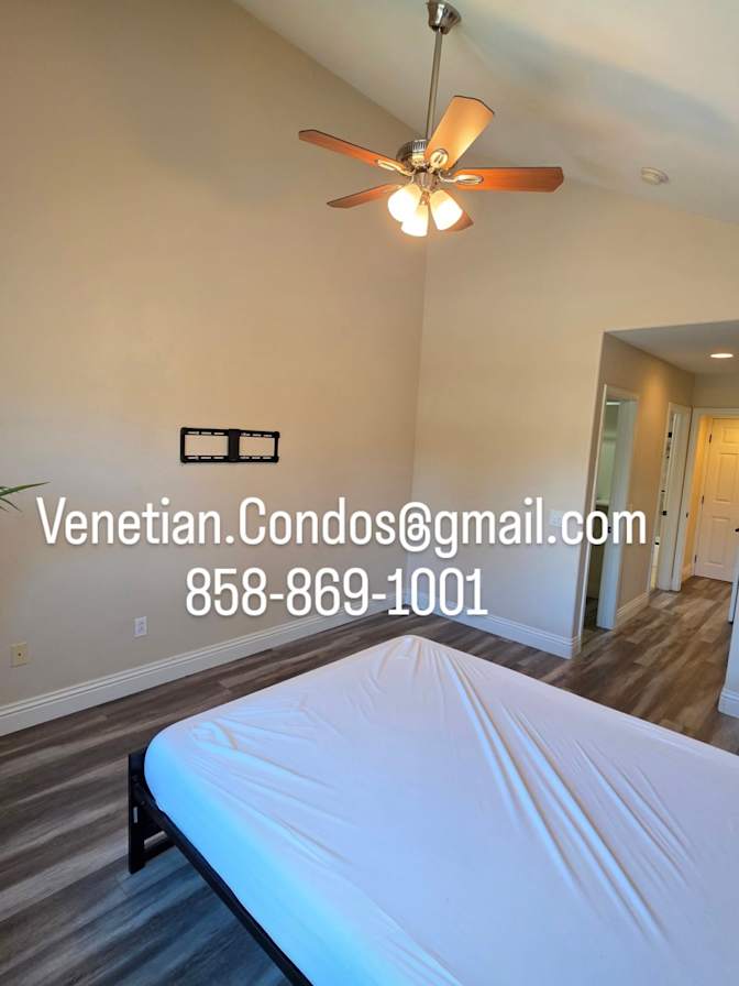 Venetian Condos's room