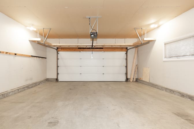 STUDENTS, INTERNS & YOUNG PROFESSIONALS's room