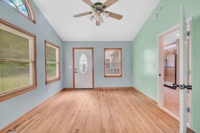 lifedoorrentals's room
