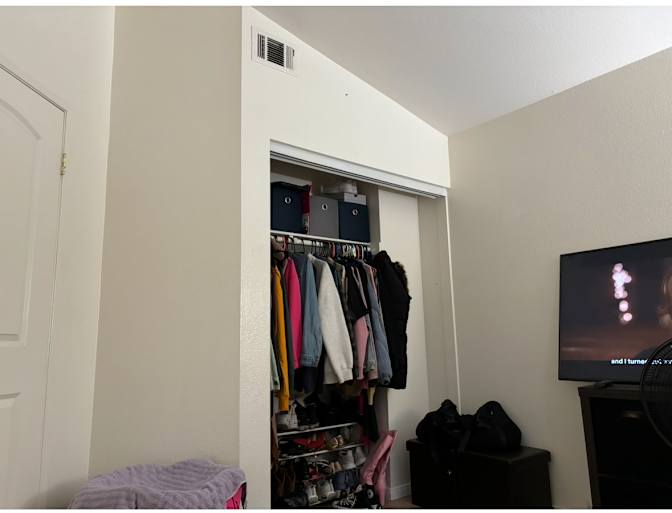 Janeli Jimenez's room