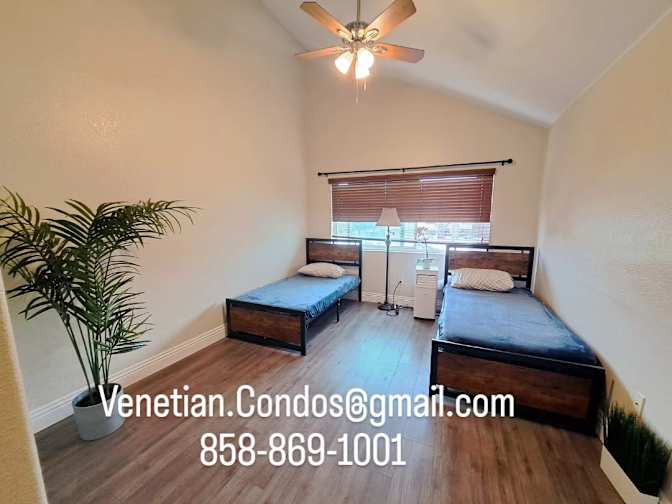 Venetian Condos's room