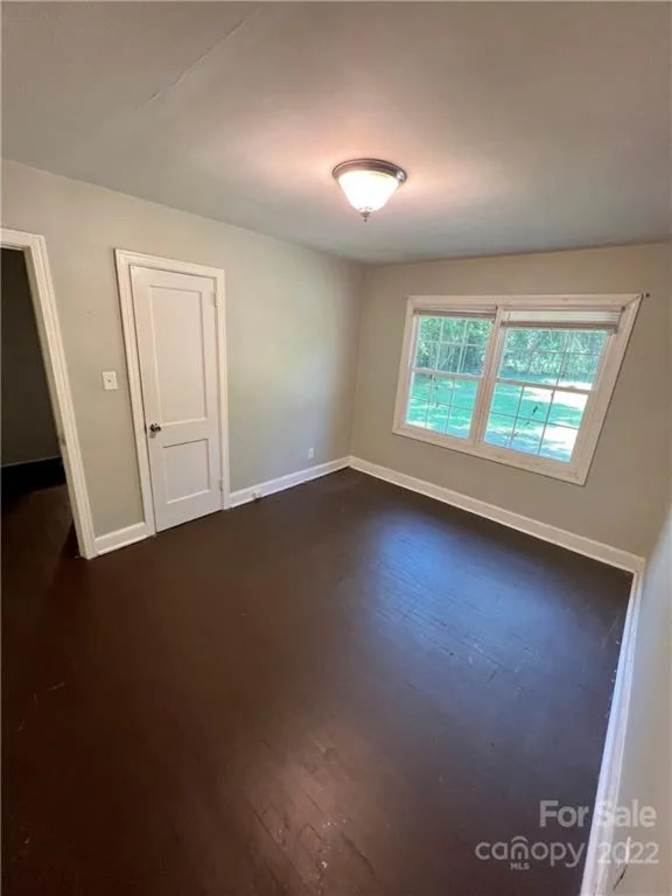 Alcove Rooms's room