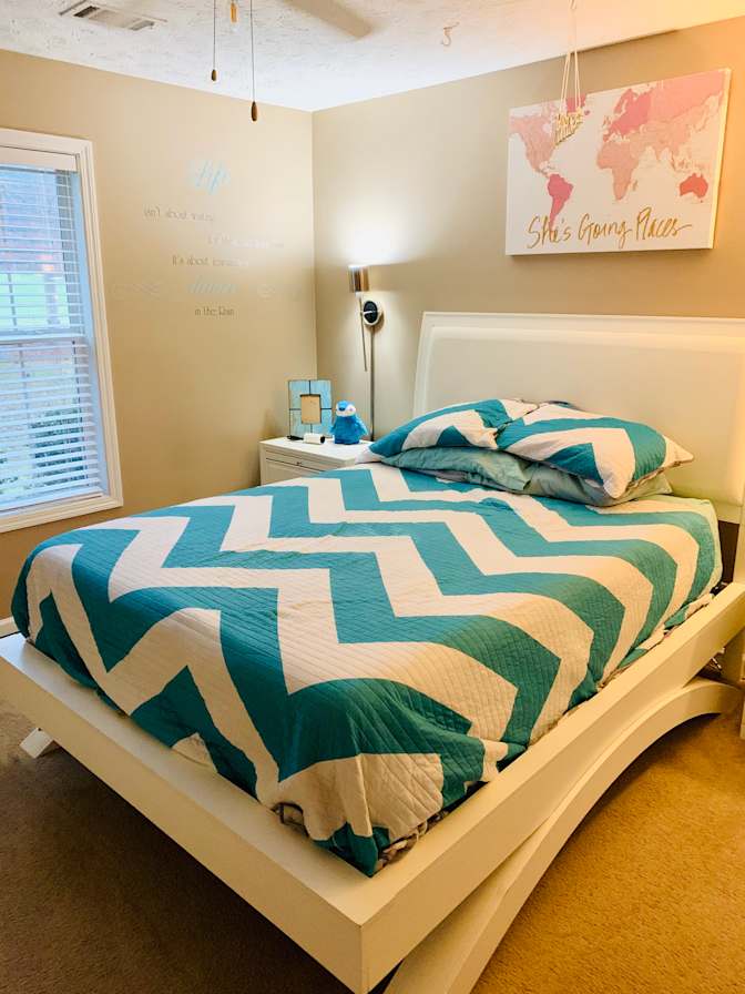 Courtney's room