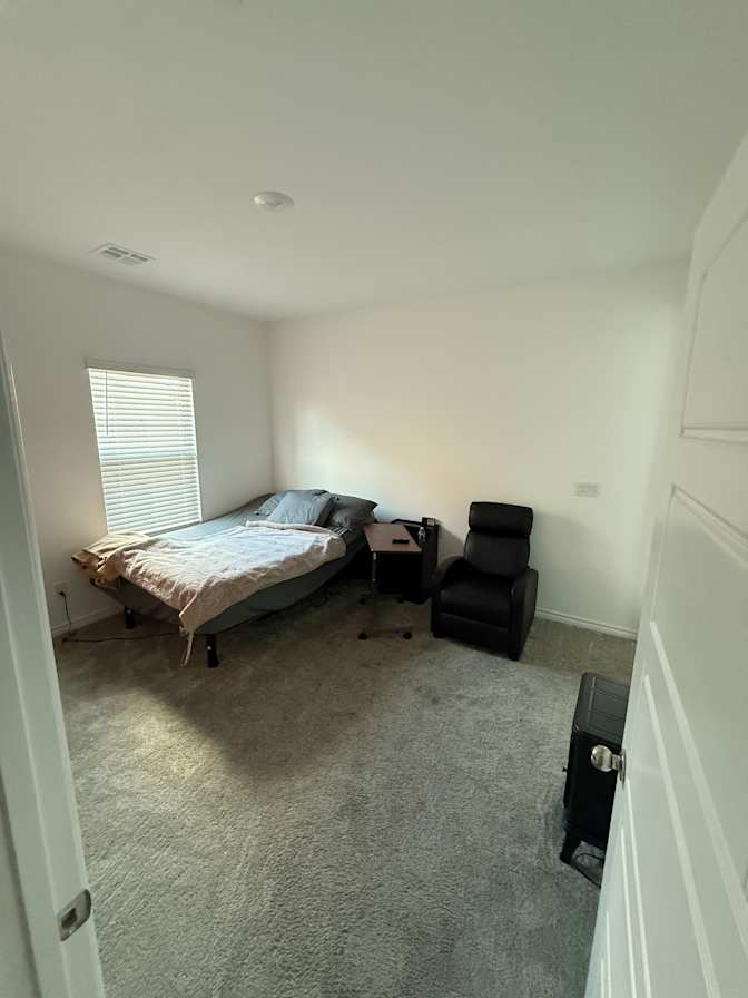 NICOLE's room