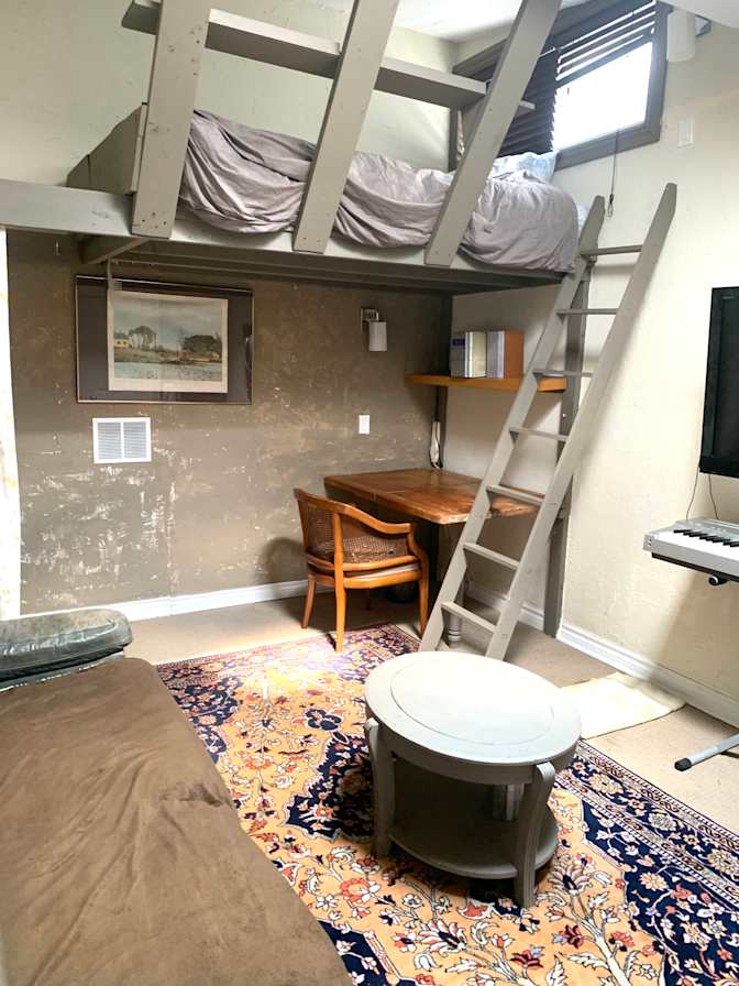 Farhad's room