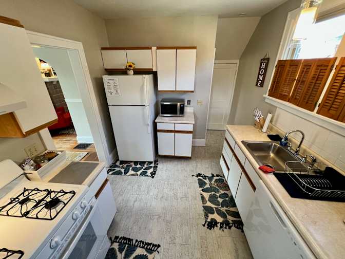 Cincy Furnished Stays's room