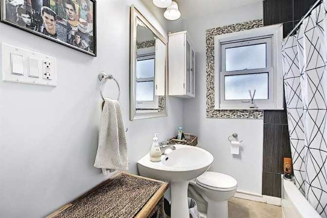 Jennah Martens-Forrester's room