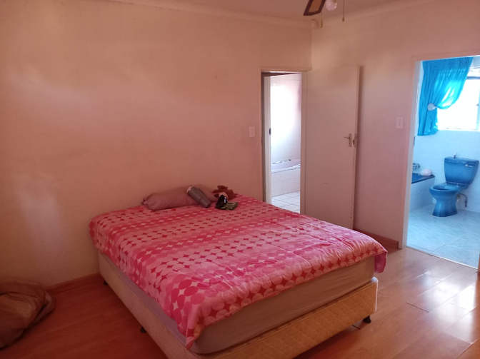Ayi Phalane's room