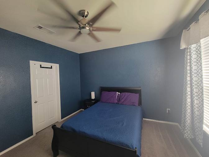Efrain's room