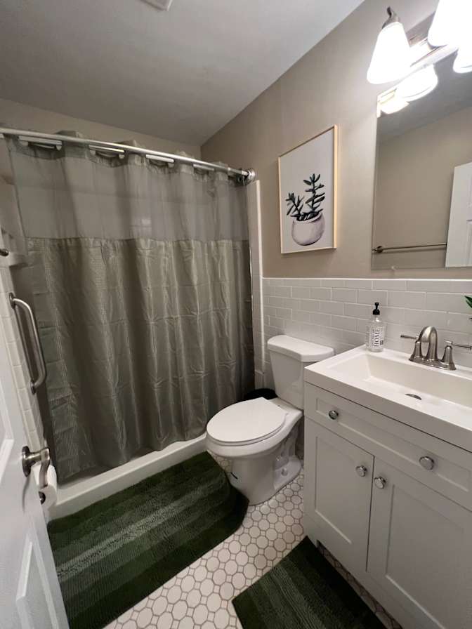 Cincy Furnished Stays's room