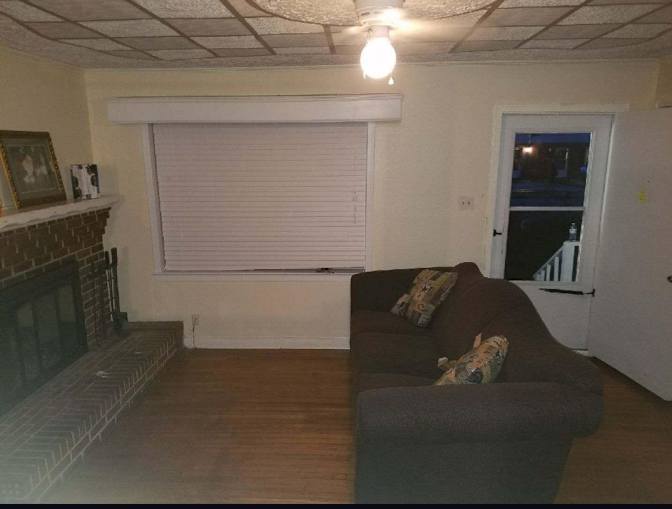 Dynelle's room