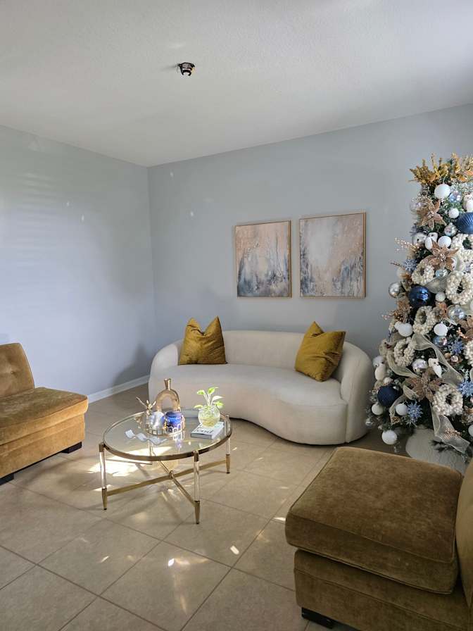 Yesenia J.'s room