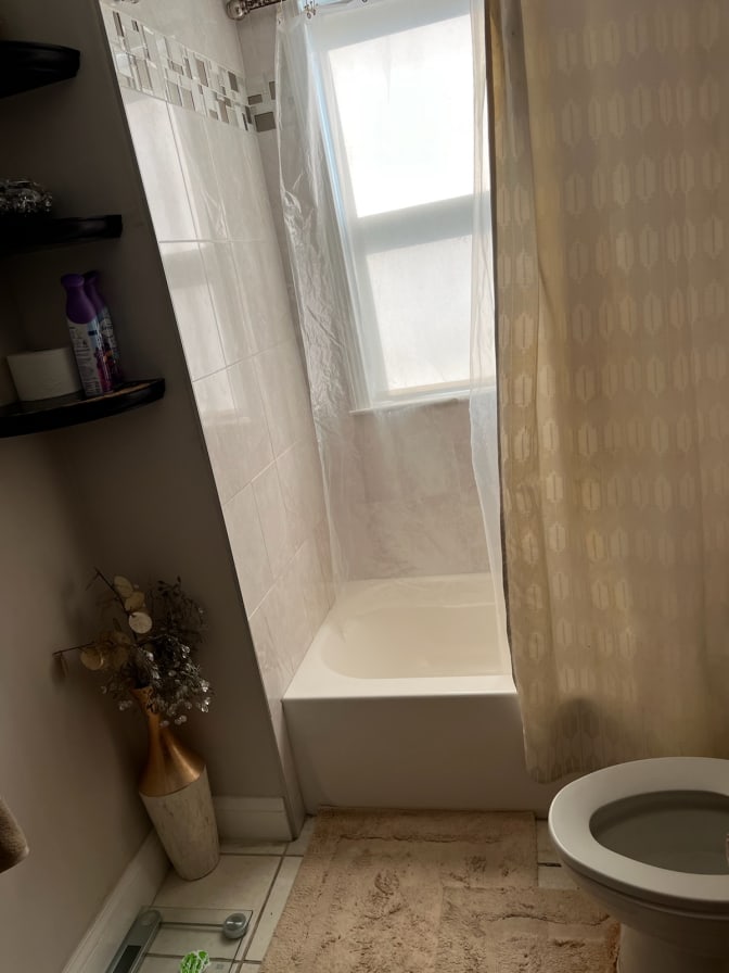 Leslie's room