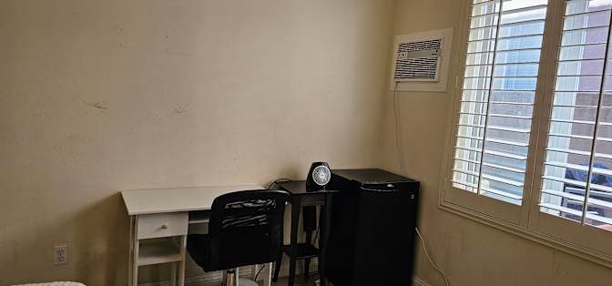 BUTZ RODELAS's room