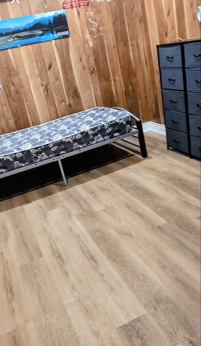 NAHID NASHIMA's room
