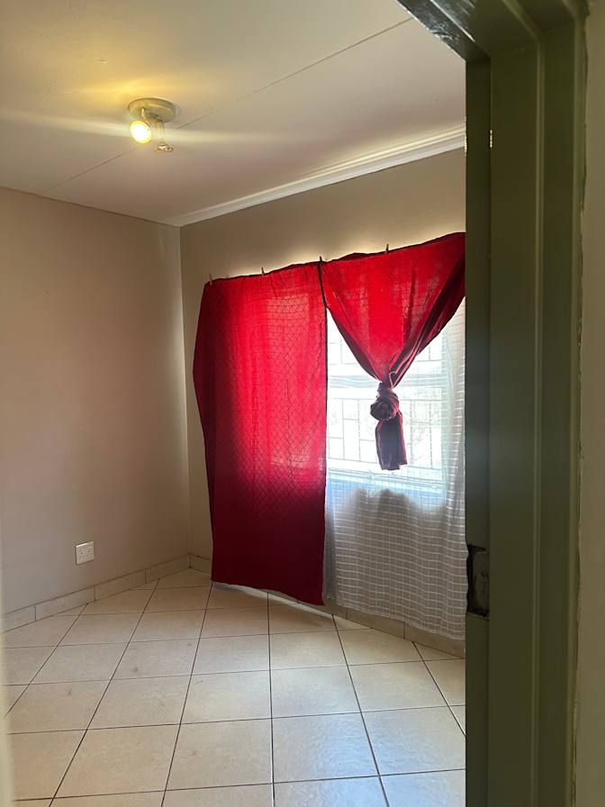 Lona's room