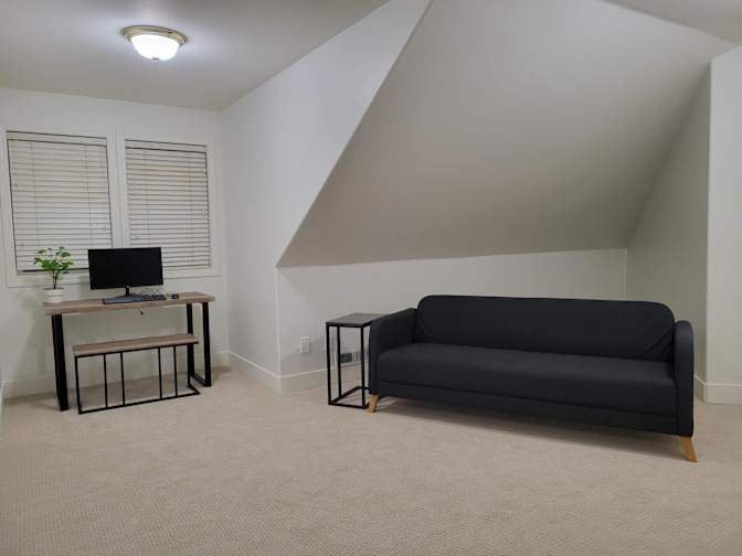 J. Lizneth's room