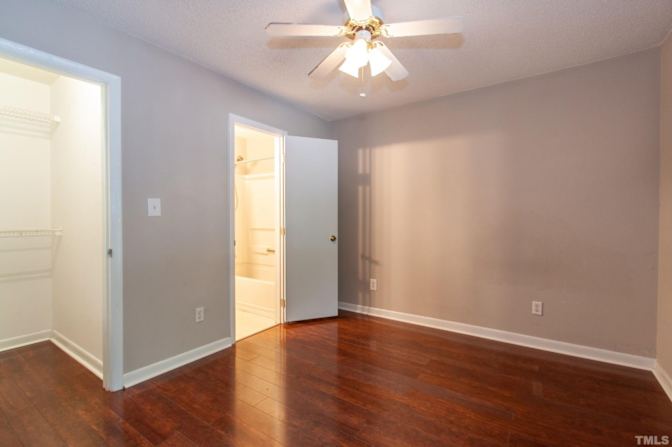 Alcove Rooms's room