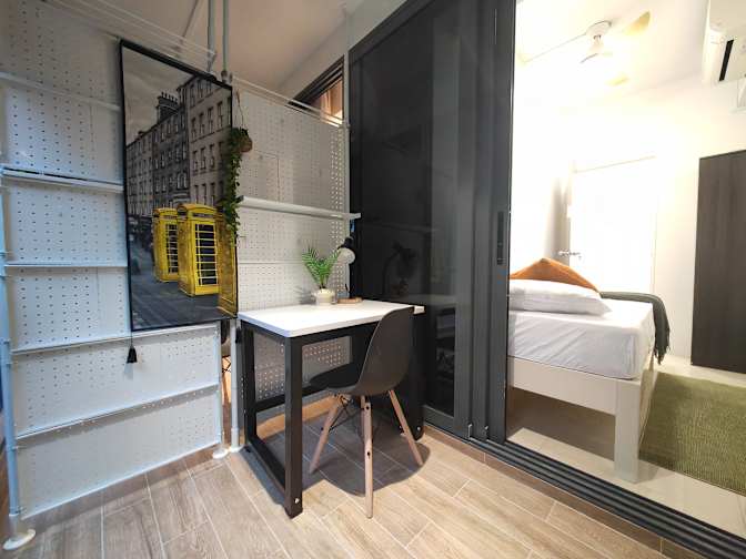 leong tie's room