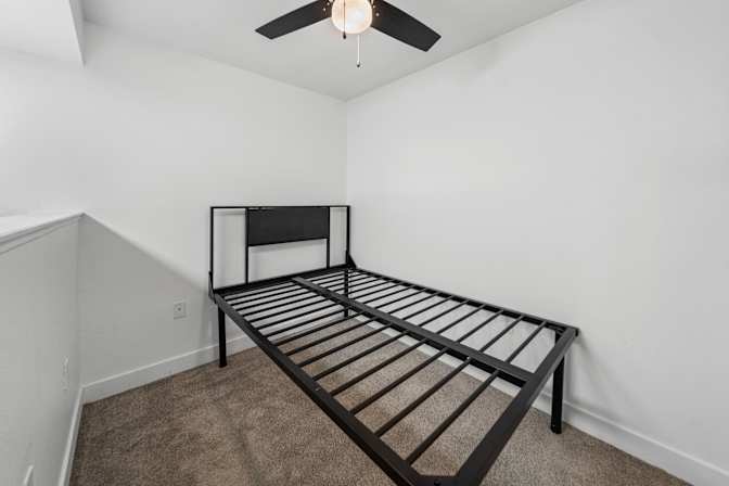 Highland Village Apartments's room
