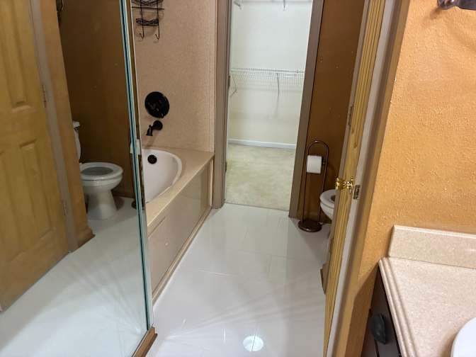 Alcove Rooms's room