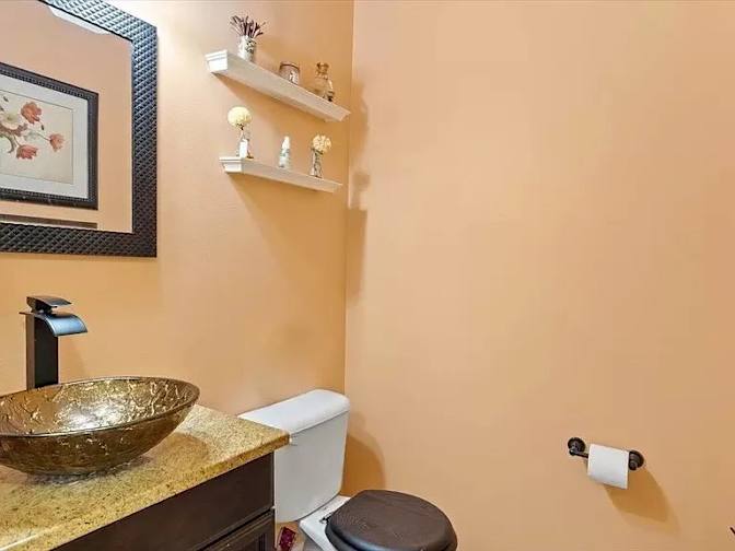 Alcove Rooms's room