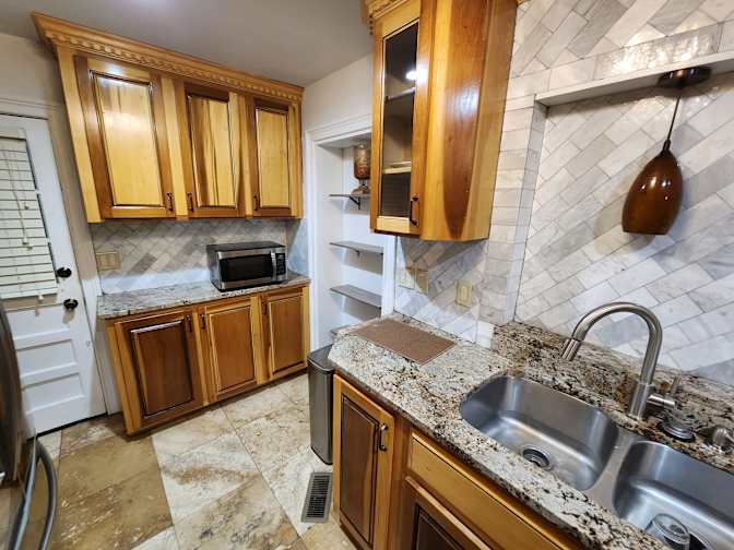 CL&C Property Management and Consulting's room