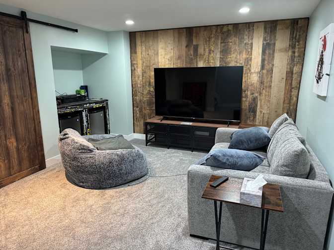 Cale Tamagi's room