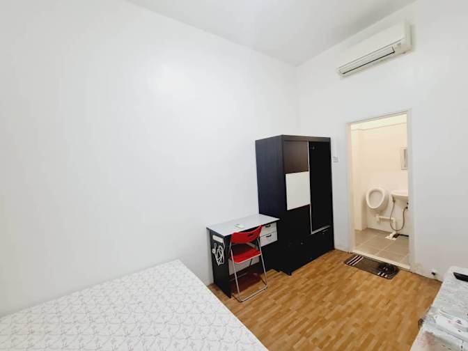 Roomy's room