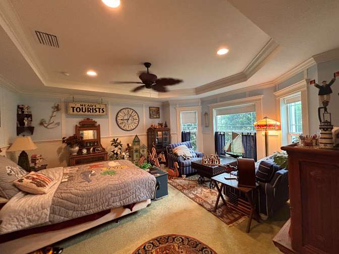 Ken's room
