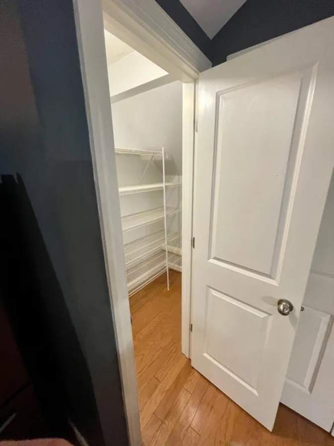 Alcove Rooms's room