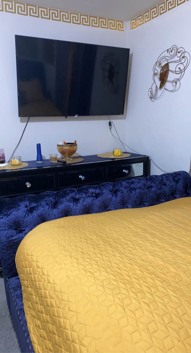 Essence's room