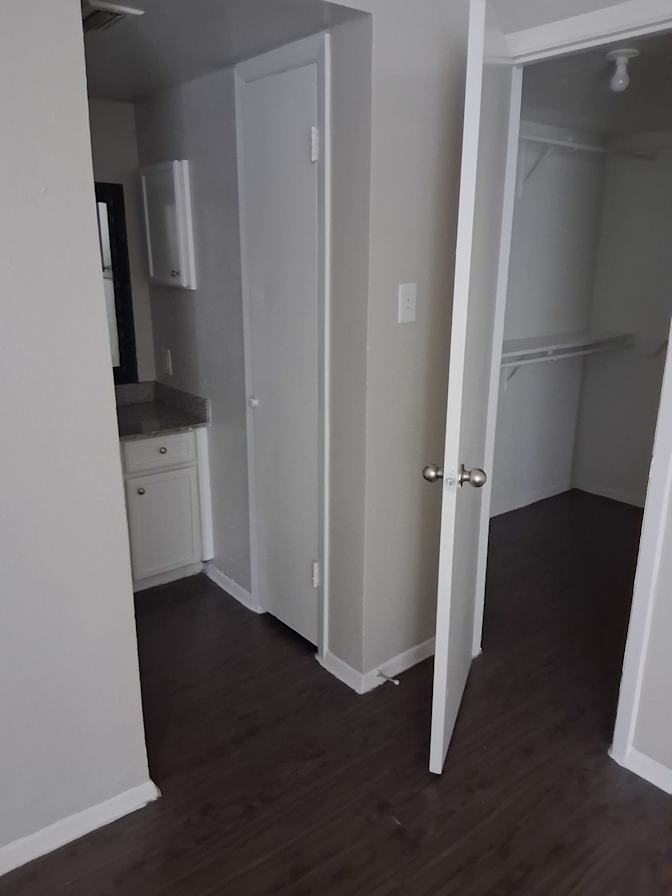 Omar  Taylor's room