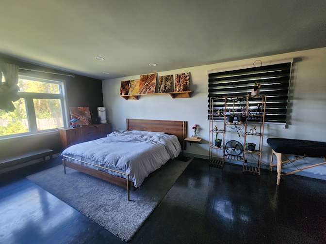 Patrick Vien's room