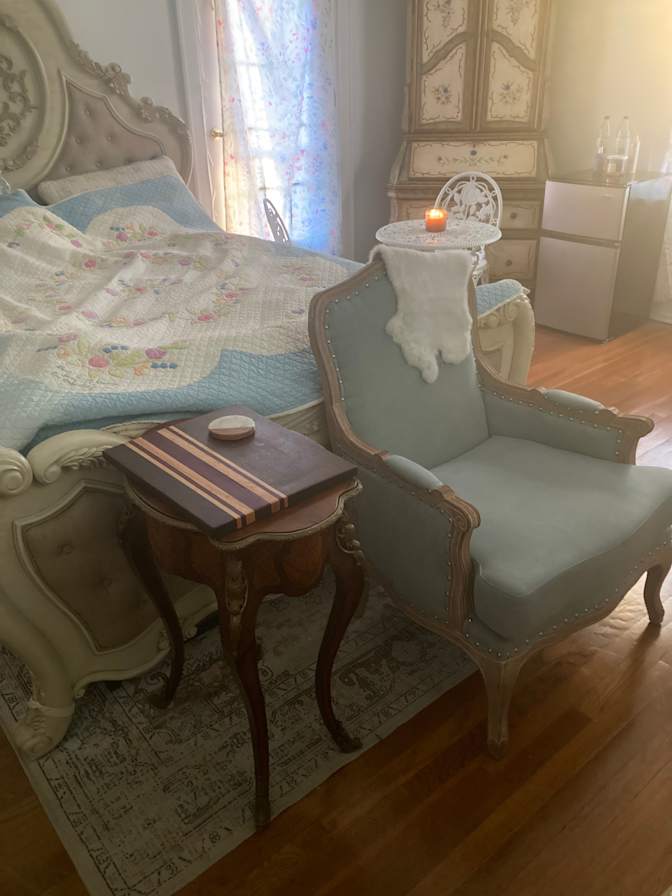 Avenue's room